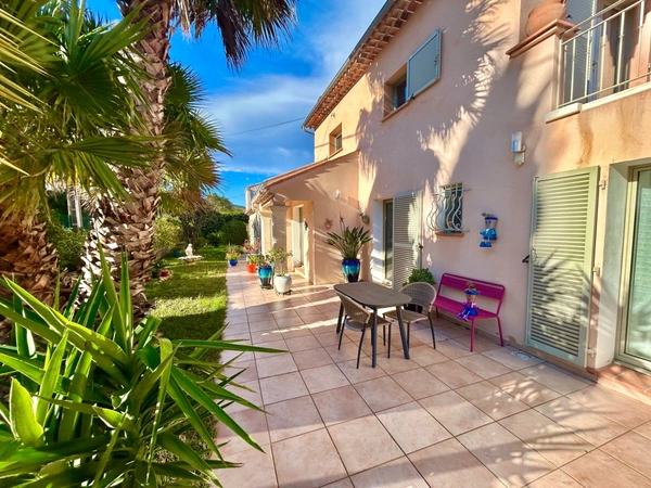 Maison à vendre 6 pièces SAINT AYGULF (83)