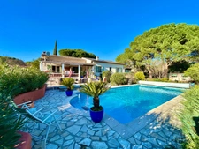 VILLA RÉNOVÉ DE 127m2  - PISCINE - GARAGE - GRAND TERRAIN 