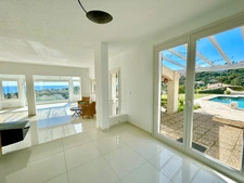 SAINT AYGULF - QUARTIER PRISE - VUE IMPRENABLE - GARAGES - PISCINE 