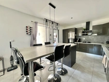 Contemporary house for sale LE MUY (83)