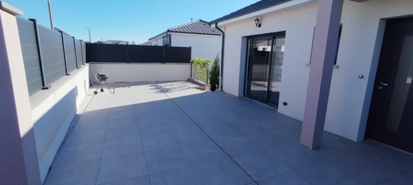 XEUILLEY : Maison de plain-pied sur sous-sol complet