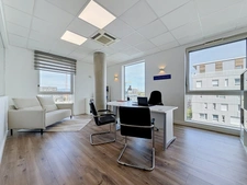 ANNEMASSE – BUREAUX 70 m² – 4 BUREAUX – 2 PARKINGS – GARE & TRAM À PIED