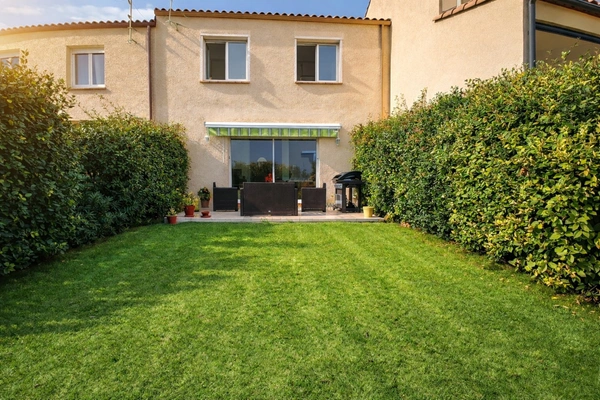 Villa récente T4 avec jardin et garage – Proche commodités et autoroute – Idéal famille ou investisseur