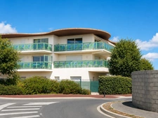 SÉRIGNAN – Grande terrasse, aperçu mer, 2 chambres + bureau et garage