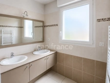 SÉRIGNAN – Grande terrasse, aperçu mer, 2 chambres + bureau et garage