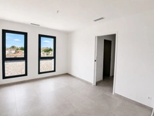 Villa contemporaine neuve avec piscine, suite parentale en RDC, 3 salles d’eau, double garage et vue dégagée