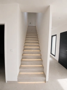 Villa contemporaine neuve avec piscine, suite parentale en RDC, 3 salles d’eau, double garage et vue dégagée