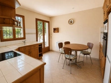 Villa méditerranéenne de plain-pied – 4 chambres – Studio indépendant – Piscine – Grand terrain arboré –