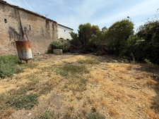 BOUJAN-SUR-LIBRON – REMISE VITICOLE 160 M² + MAISON ATTENANTE + COUR ET JARDIN