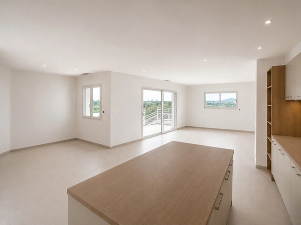 Villa contemporaine de plain-pied avec piscine et vue panoramique dans un environnement calme