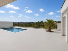 Villa contemporaine neuve avec piscine, suite parentale en RDC, 3 salles d’eau, double garage et vue dégagée