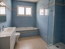Villa méditerranéenne de plain-pied – 4 chambres – Studio indépendant – Piscine – Grand terrain arboré –