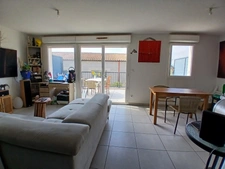 Appartement T3 Duplex avec terrasse & parkings – Sauvian
