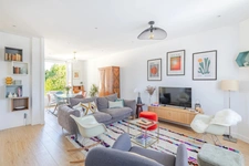 Maison totalement rénovée avec 3 ou 4 chambres et dépendances