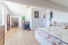 Completely renovated house with 3 or 4 bedrooms and outbuildings