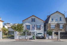 Completely renovated house with 3 or 4 bedrooms and outbuildings