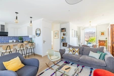 Completely renovated house with 3 or 4 bedrooms and outbuildings