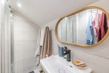 Completely renovated house with 3 or 4 bedrooms and outbuildings