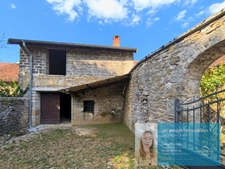 Ensemble immobilier rénové avec jardin, dépendances et potentiel – Centre de Conliège