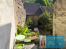 Ensemble immobilier rénové avec jardin, dépendances et potentiel – Centre de Conliège