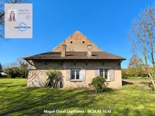Ensemble immobilier de charme avec grange et pigeonnier sur terrain d'env 5700m2