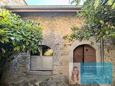 Ensemble immobilier rénové avec jardin, dépendances et potentiel – Centre de Conliège