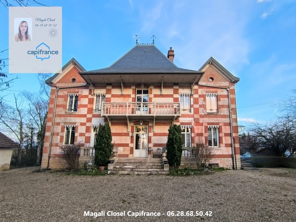 Demeure de caractère – Fin XIXe siècle – Parc arboré de plus de 5 000 m² – Centre-Bourg
