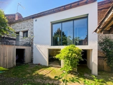 Maison en pierre atypique – proche Cluny – rénovation moderne, jardin et terrasse.