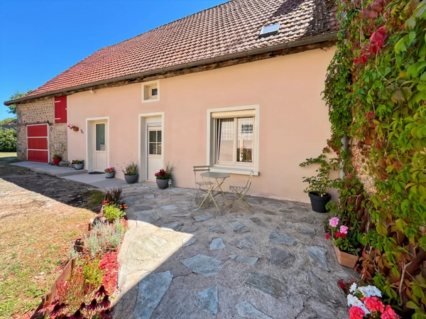 Maison à vendre 5 pièces proche de CHAROLLES (71) - 5 pièces - 1 000 m² de terrain.