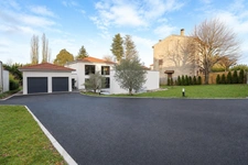 Saint-Maurice de Lignon:Villa contemporaine de 157 m2 habitables, 3 chambres sur terrain paysager de 1700 m2 avec piscine.