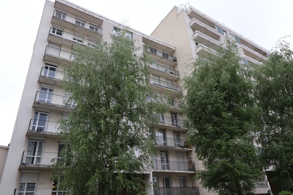 Appartement T1 spacieux avec balcon, parking et cave