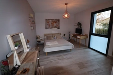Saint-Maurice de Lignon:Villa contemporaine de 157 m2 habitables, 3 chambres sur terrain paysager de 1700 m2 avec piscine.