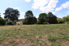 À vendre en Haute-Loire –  Terrain à bâtir de 3 683 M2 viabilisé.