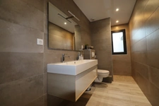 Saint-Maurice de Lignon:Villa contemporaine de 157 m2 habitables, 3 chambres sur terrain paysager de 1700 m2 avec piscine.