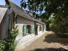 Deux maisons, une piscine, 2 002 m² de nature – 1h de Paris