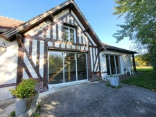 Grande maison de 400 m² avec piscine intérieure chauffée, sauna et appartement indépendant, sur 3 000 m² clos