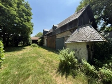 Un lieu de vie unique avec trois maisons aux possibilités infinies !