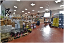 Local commercial + logement attenant — Emplacement stratégique en sortie N154