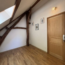 Un lieu de vie unique avec trois maisons aux possibilités infinies !