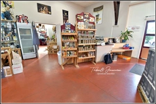 Local commercial + logement attenant — Emplacement stratégique en sortie N154