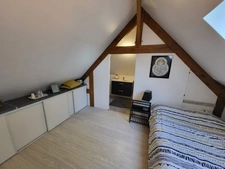 Grande maison de 400 m² avec piscine intérieure chauffée, sauna et appartement indépendant, sur 3 000 m² clos
