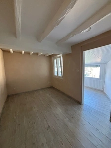 Maison de ville à la campagne – Charme, praticité et cadre bucolique