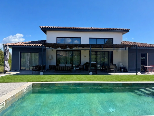 A 15 MN AU NORD DE SAINT GELY DU FESC, MAGNIFIQUE VILLA CONTEMPORAINE RECENTE AVEC VUE
