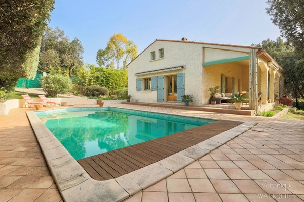  A 10 mn au nord de Montpellier, Villa familiale avec piscine – Un écrin de verdure rare à proximité des commodités