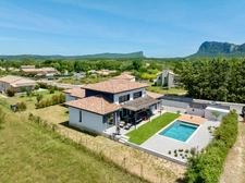 VILLA CONTEMPORAINE - SECTEUR PIC SAINT LOUP - VUE EXCEPTIONNELLE