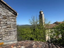 A 2 PAS DE SAINT MARTIN DE LONDRES, MAISON DE VILLAGE DE CARACTERE A RENOVER AVEC VUE EXCEPTIONNELLE ET FORT POTENTIEL