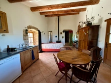 A 2 PAS DE SAINT MARTIN DE LONDRES, MAISON DE VILLAGE DE CARACTERE A RENOVER AVEC VUE EXCEPTIONNELLE ET FORT POTENTIEL
