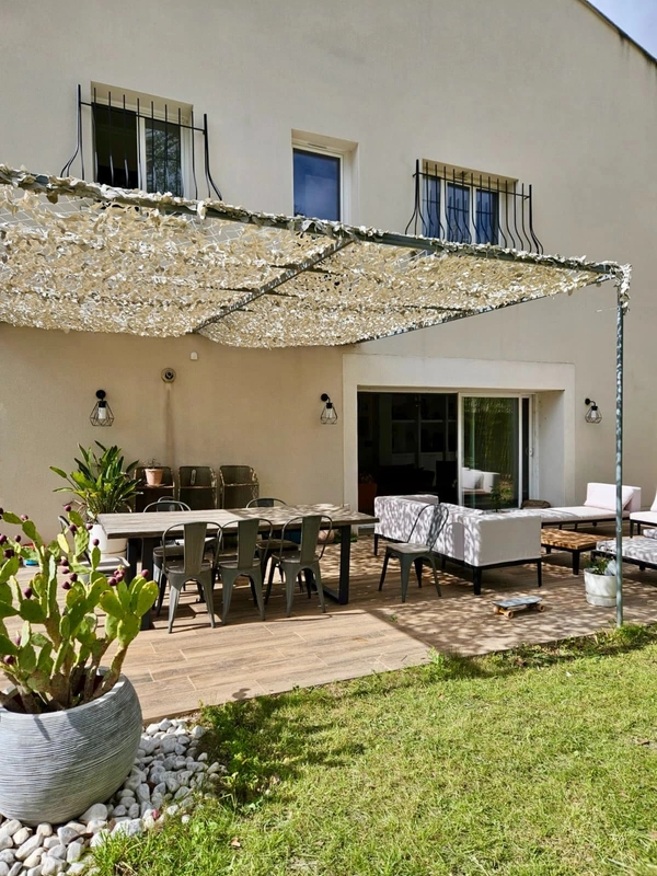 Grande villa familiale rénovée avec piscine – 5 chambres – Proche Baillargues