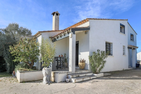 Élégante maison familiale avec espace réception et piscine – Baillargues