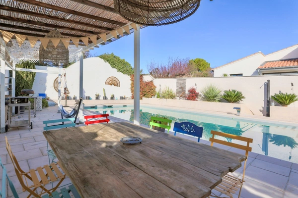 Élégante maison familiale avec espace réception et piscine – Baillargues